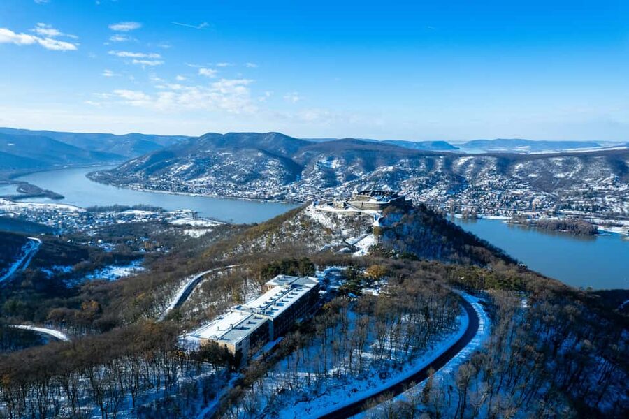 Visegrád Hike & Castle Tour with Ferry from Budapest - Nagymaros Stop: A Photo Moment and Breathing Space