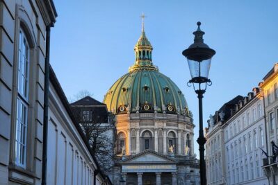 Walk & Canal Tour: Copenhagen Highlights + Changing of the Guards - Christiansborg and The Black Diamond: Old Power Meets Modern Design